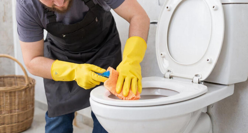 Эффективное копеечное средство из аптеки: легко удалит ржавый налет в унитазе