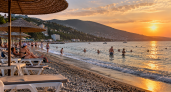 У нас уже куртки, а там +30 °C: 10 недорогих мест у моря на октябрь без толп туристов
